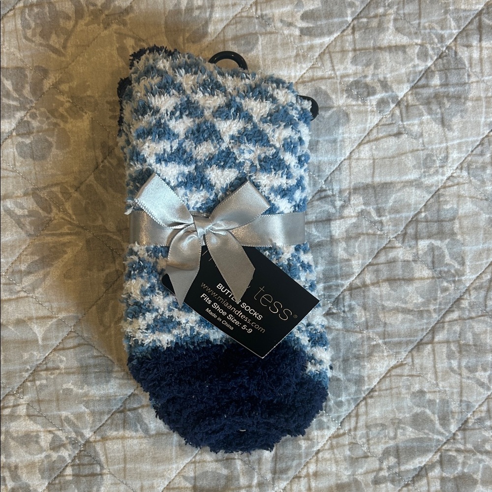 Mia & Tess Fuzzy Blue and White Butter Socks